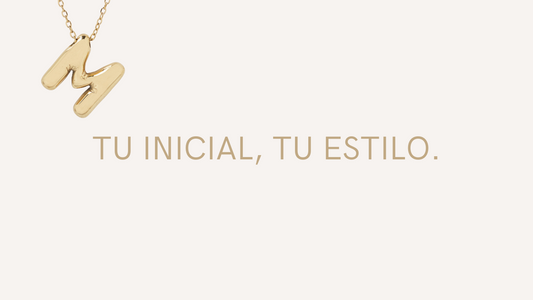 ✨ Dale un toque Mui Cool a tu look con nuestras iniciales doradas ✨
