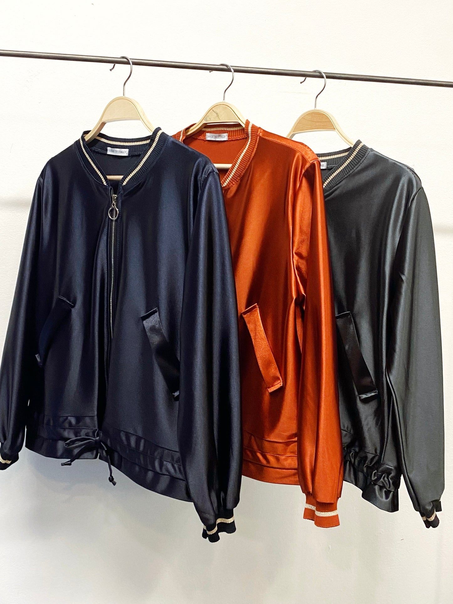 Cazadora estilo bomber satinada