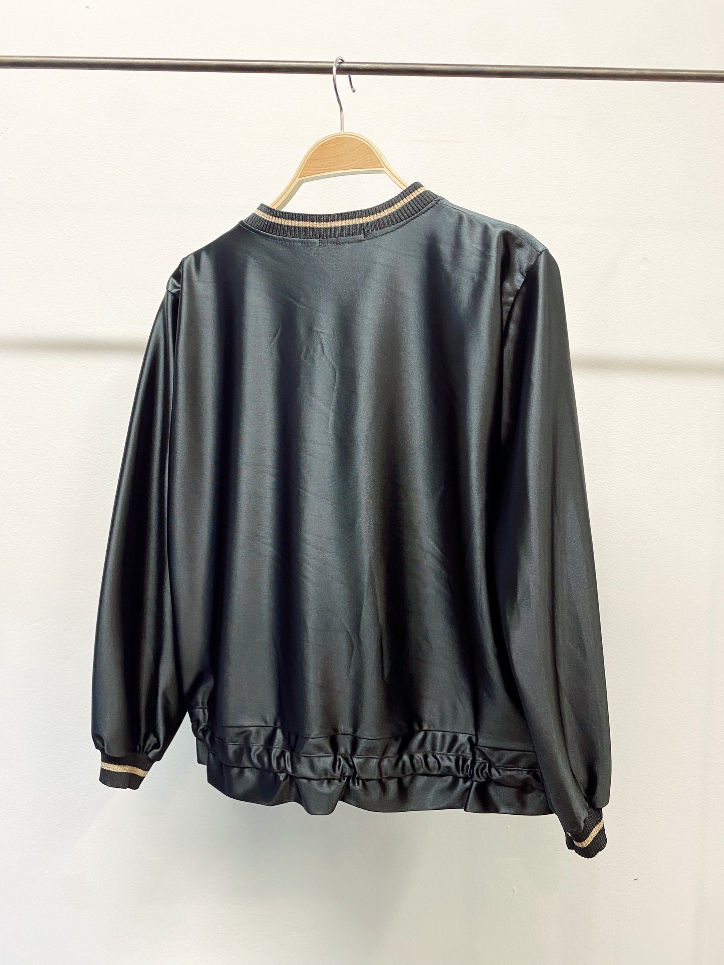 Cazadora estilo bomber satinada