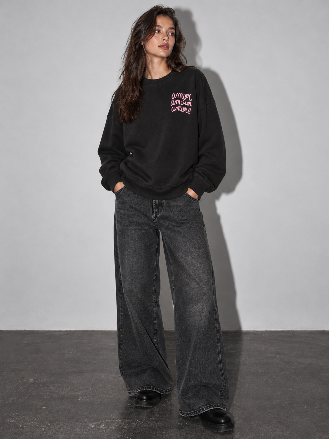 Sudadera Amore con letras en relieve