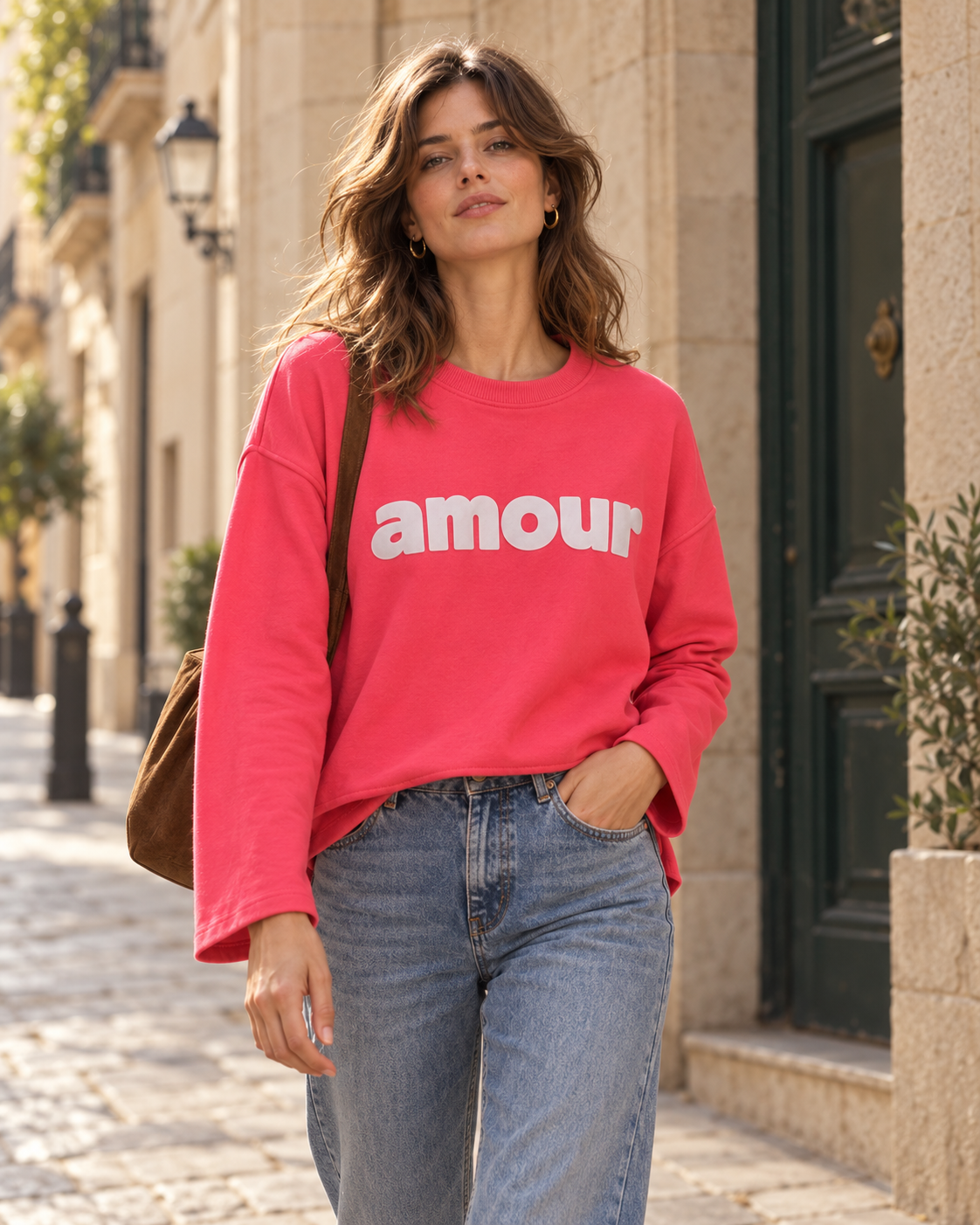 Sudadera Amour Pop Fucsia flúor — vista con modelo