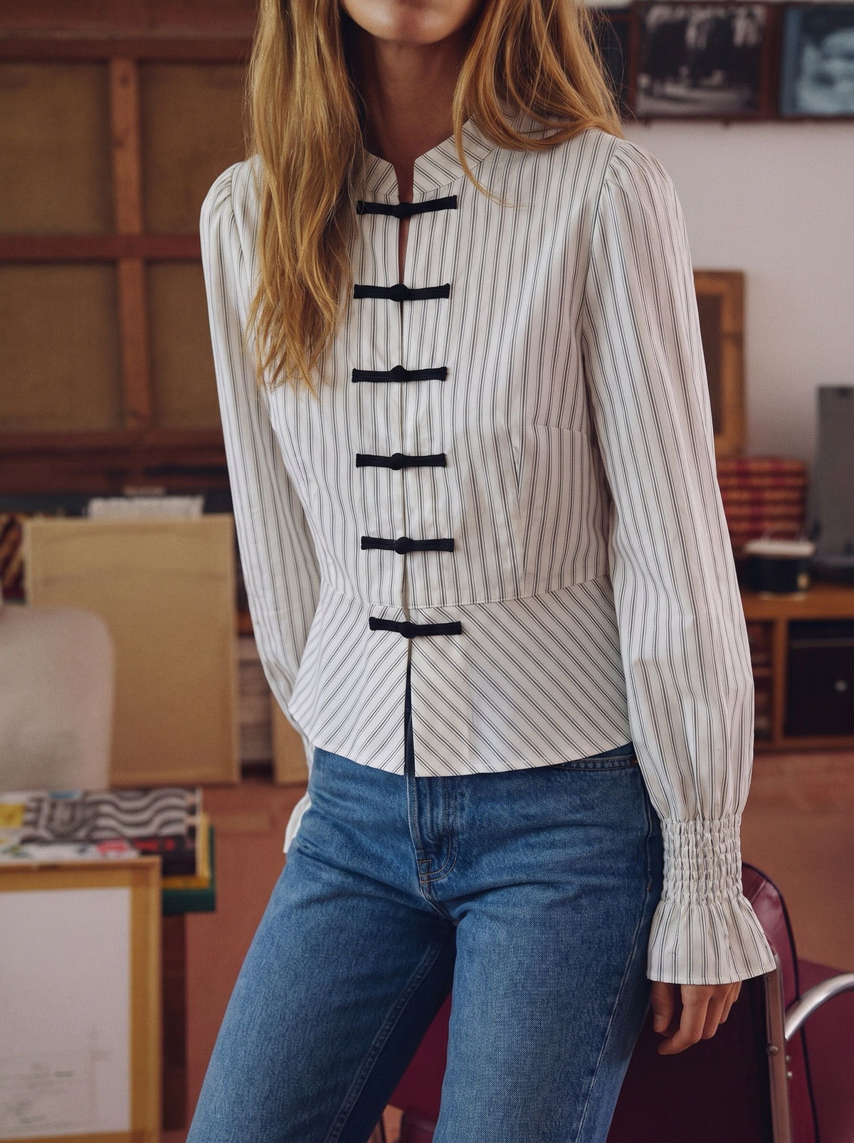 Blusa Alma Rayas — con modelo