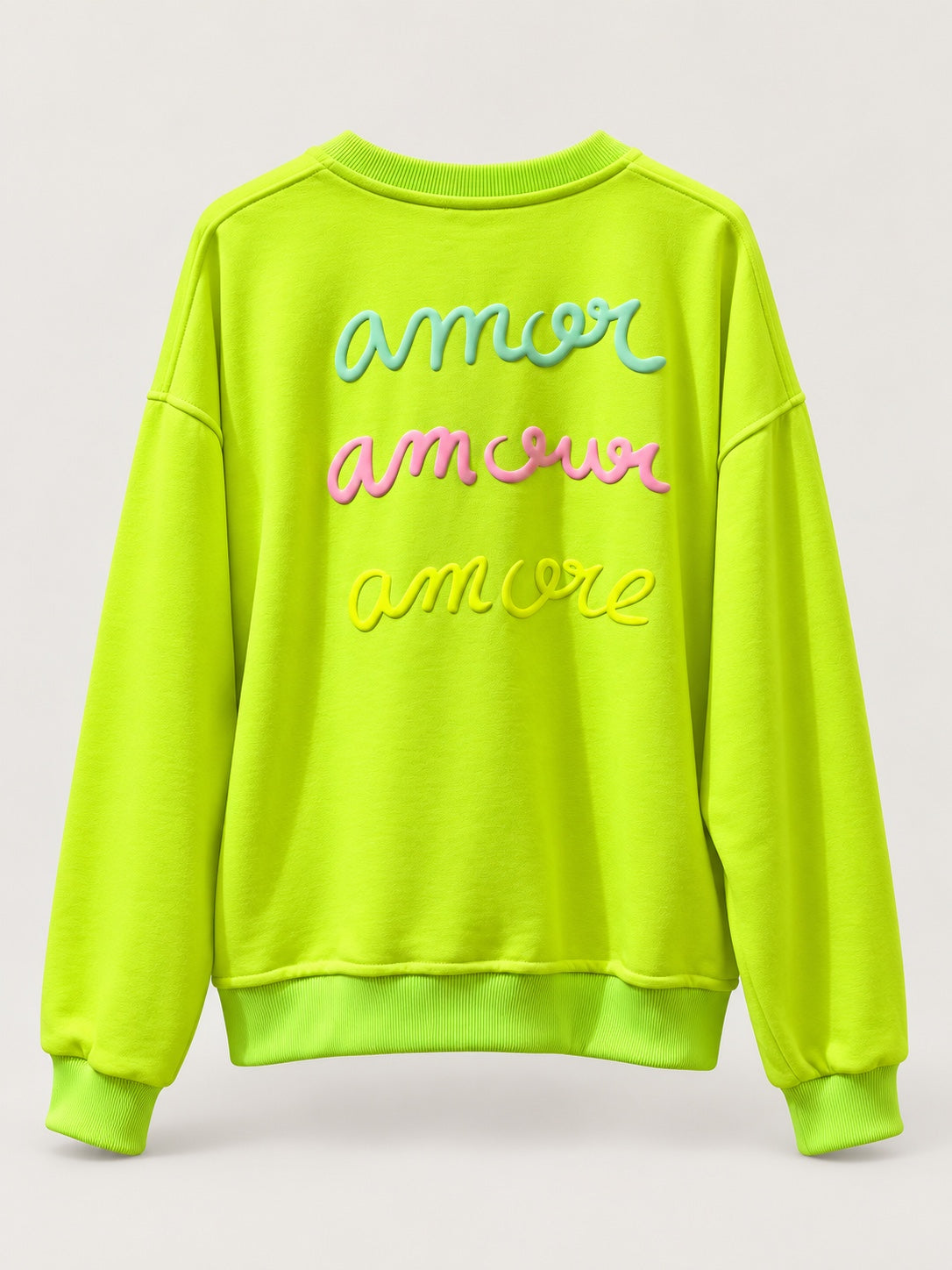 Sudadera Amore lima flúor de mujer con letras en relieve, producto espalda
