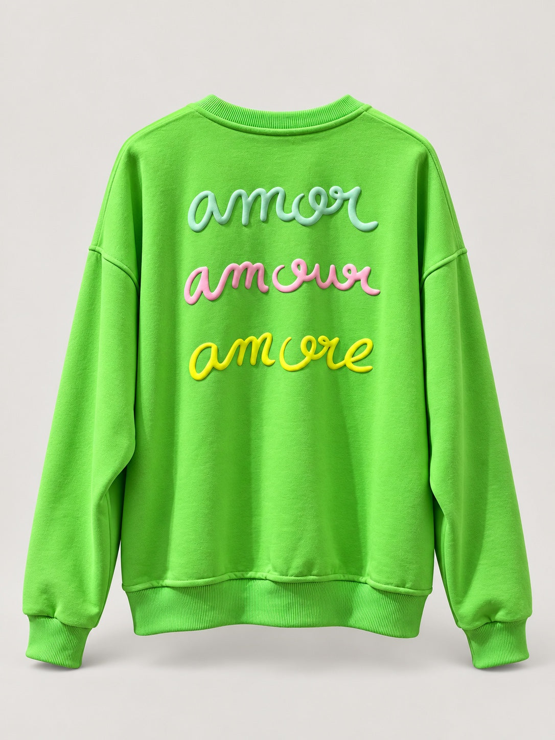 Sudadera Amore verde flúor de mujer con letras en relieve, producto espalda