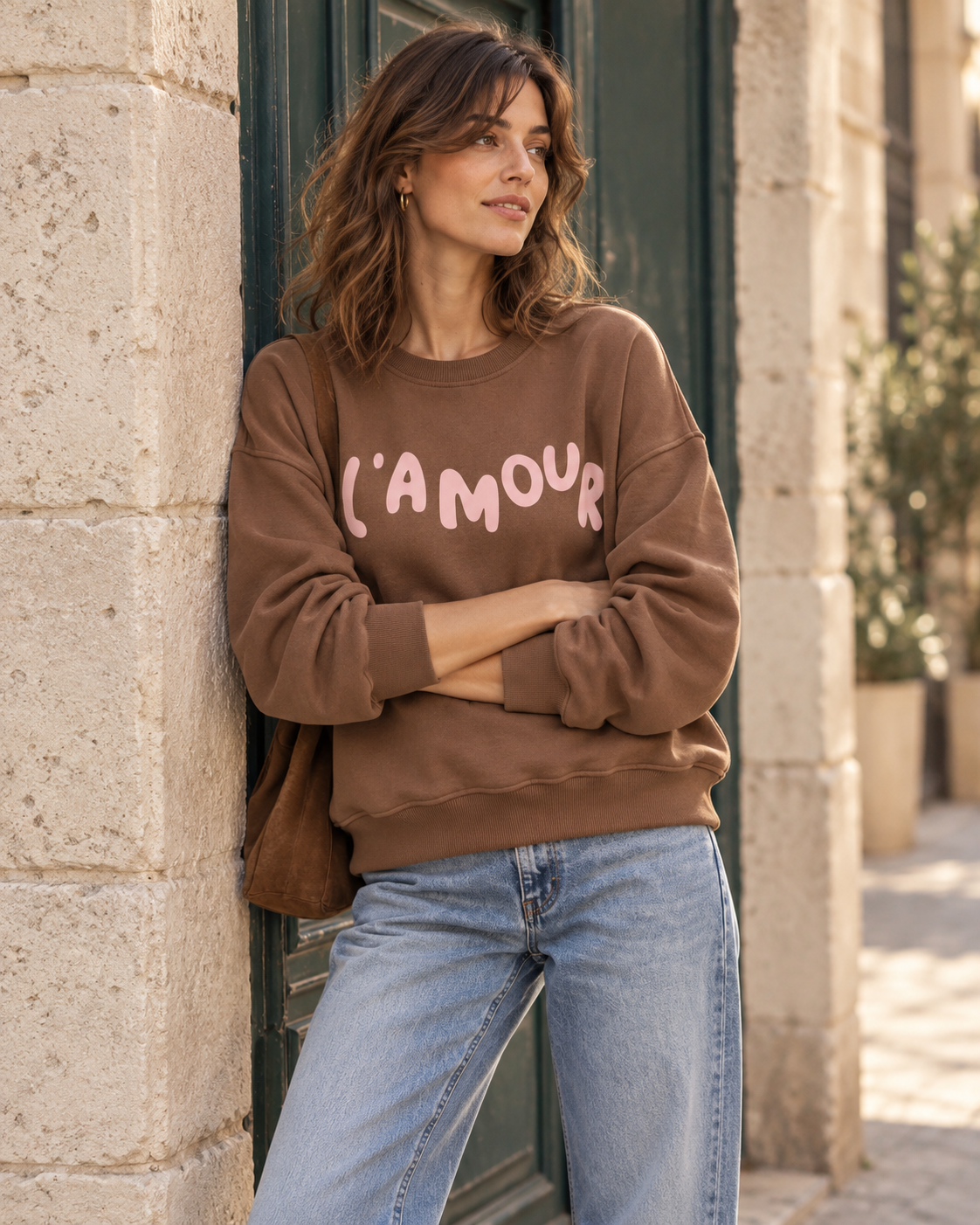 Sudadera L’Amour marrón con modelo