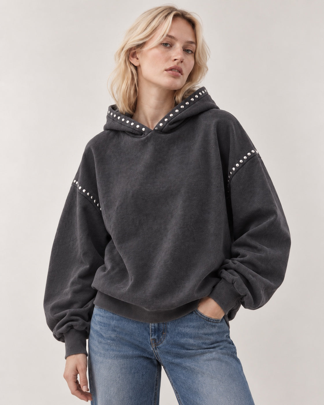 Sudadera Marais Studs gris, vista con modelo