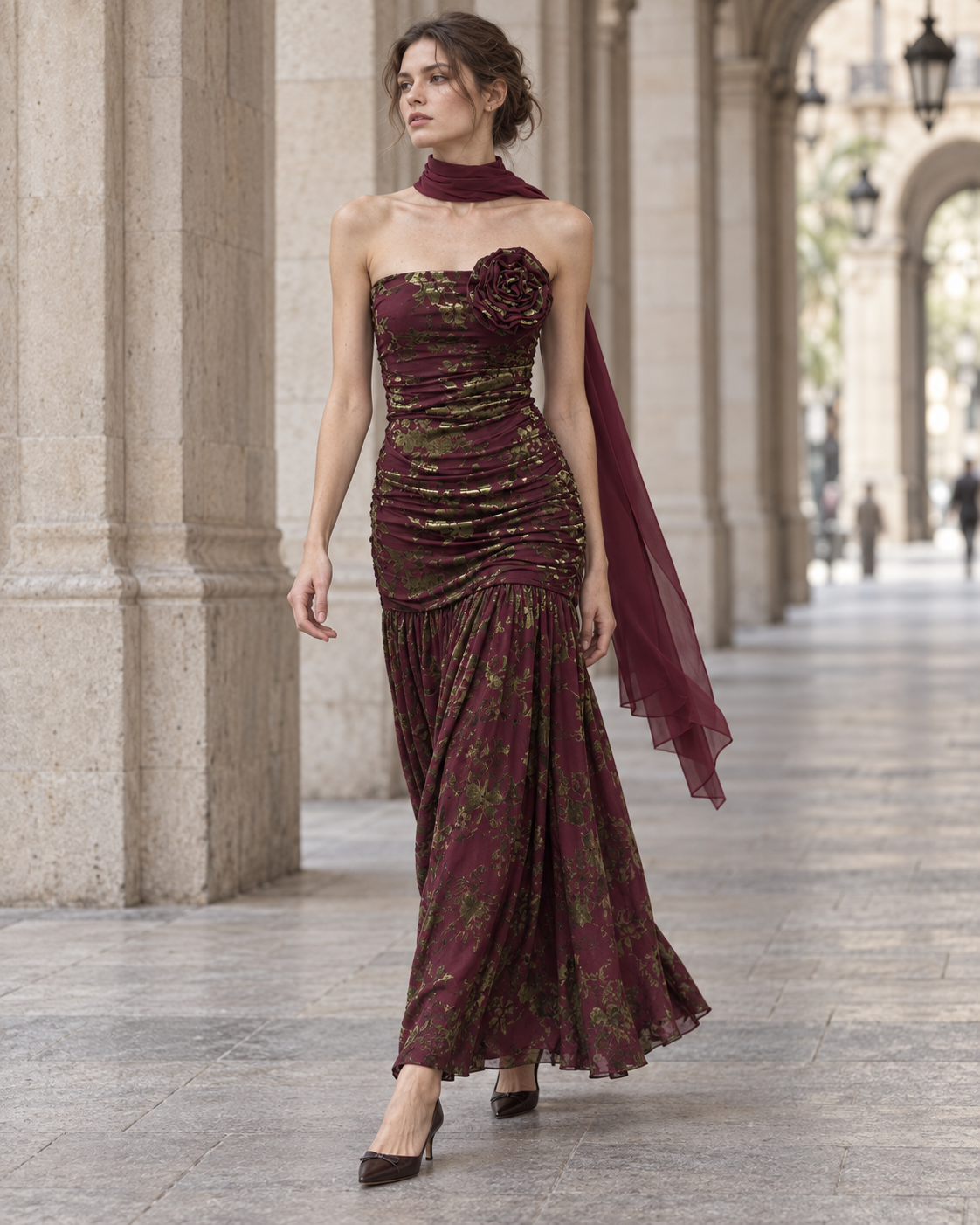 Vestido Fiore con modelo, pañuelo al cuello y broche en el escote