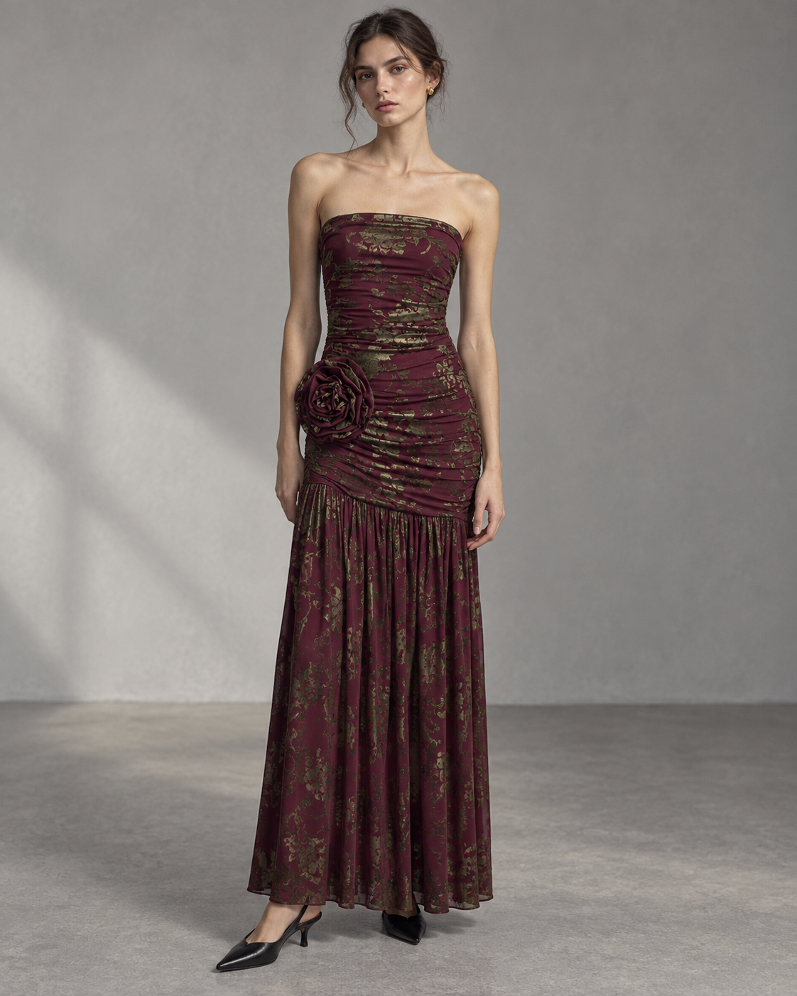 Vestido Fiore sin pañuelo con broche en la cadera