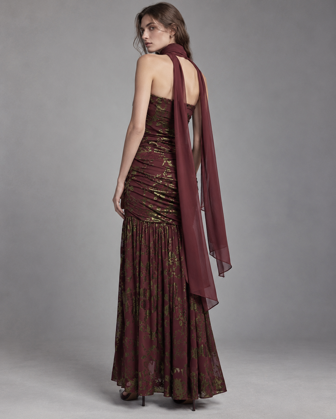 Vista trasera del vestido Fiore con pañuelo